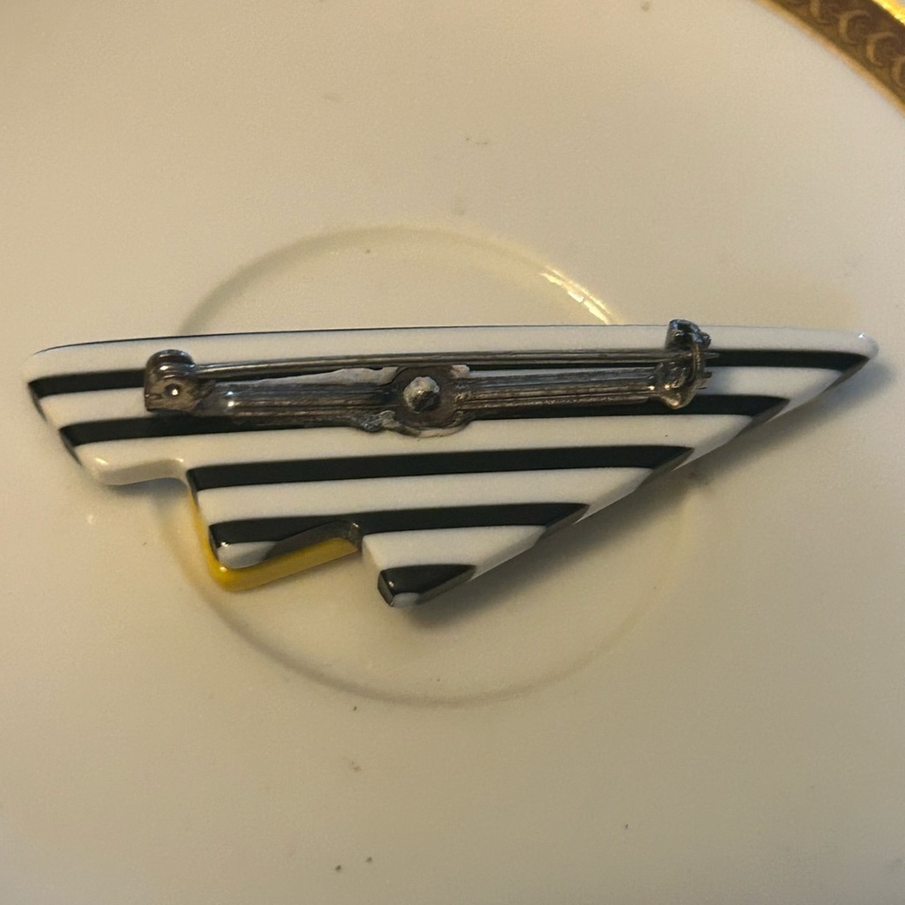 Vintage Art Deco Style Black Yellow & White Geometric Lucite Brooch - Picture 4 of 7